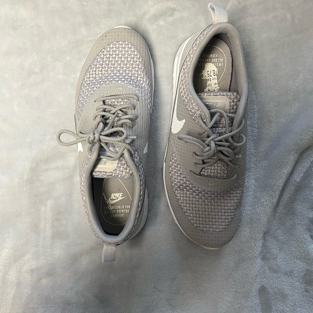 Nike size 8 women’s shoes